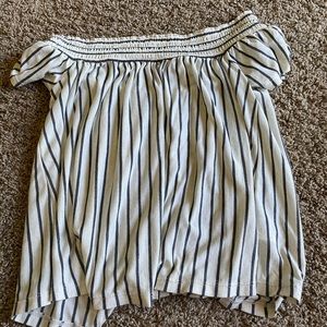 Size small American Eagle off the shoulder shirt!